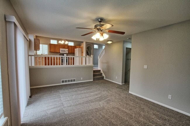 Building Photo - 4 bed 3.5 bath open & bright Bradbury Ranc...