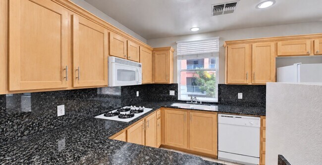 Building Photo - 27 E Agate Ave