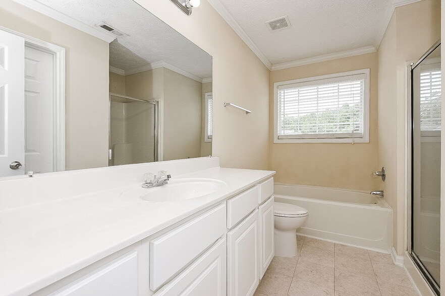 Building Photo - 3057 Heatherbrook Trce