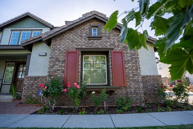 Building Photo - Exceptional estate Located In the highly desirable College Park Community.