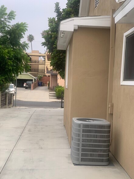 Building Photo - 766 N Alexandria Ave