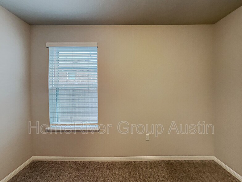 Building Photo - 120 Blue Sage Dr