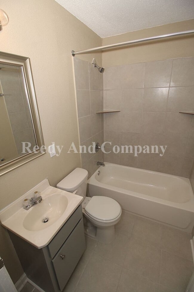 Building Photo - 93 Eastview Dr