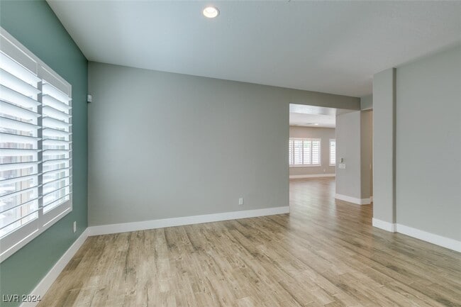 Building Photo - 148 Voltaire Ave