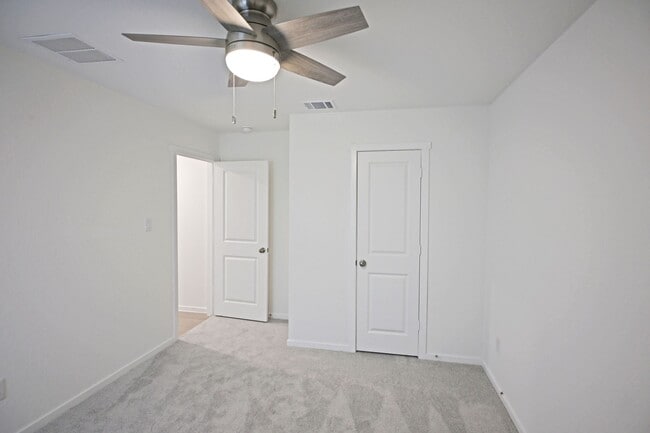 Building Photo - 2415 Shady Grv
