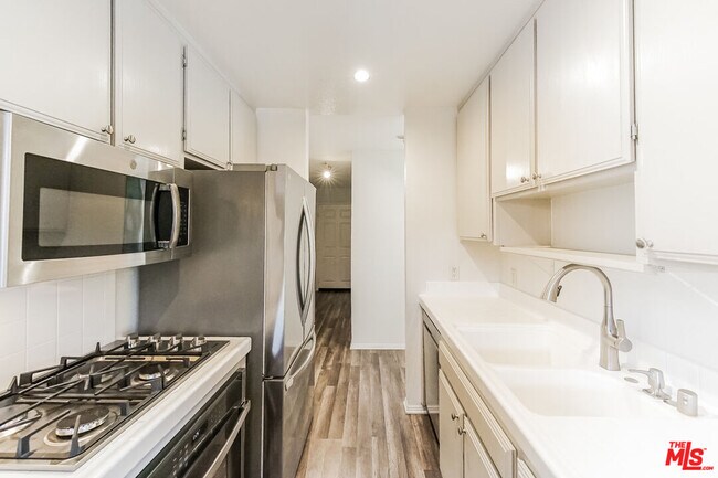 Building Photo - 4501 Cedros Ave