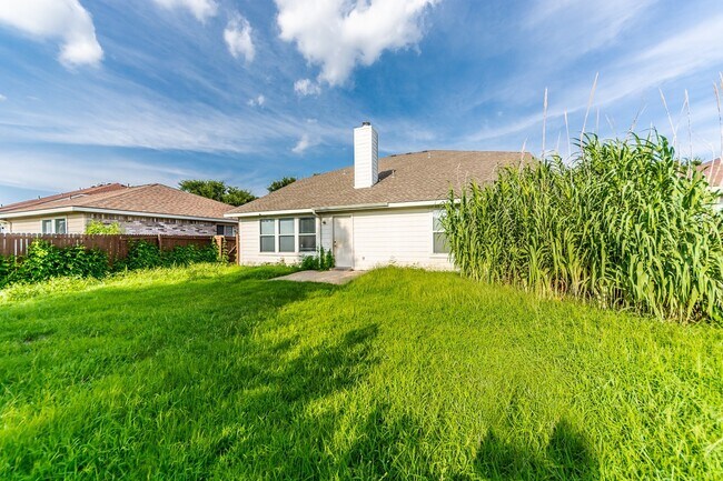 Building Photo - 2905 Frontier Ln