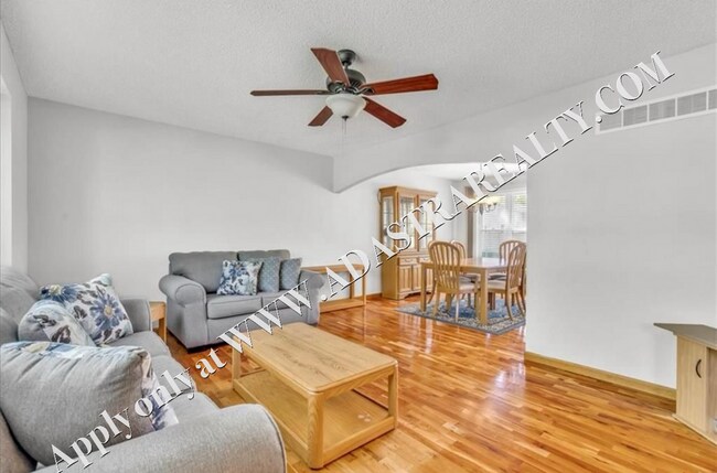 Building Photo - Beautiful 4 Bed 2 Bath Home in Olathe-Available in JULY!!