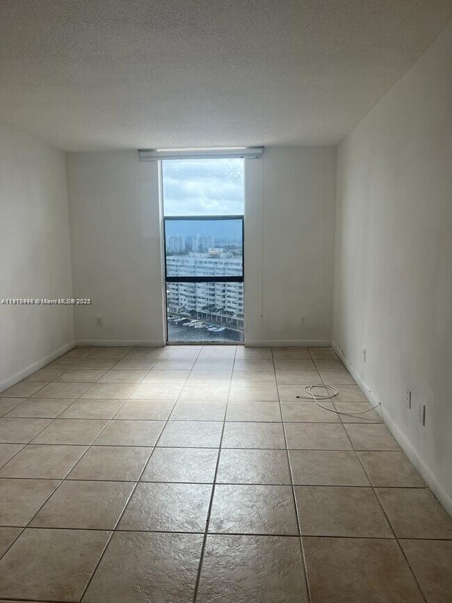 Building Photo - 13499 Biscayne Blvd