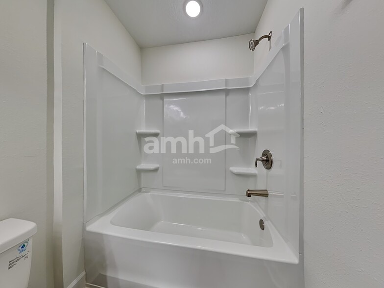 Building Photo - 1046 Tan Tara Trl