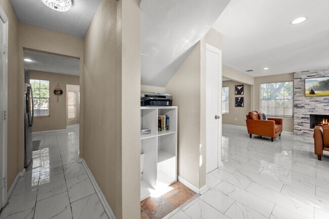 Building Photo - 2504 Ferguson Way