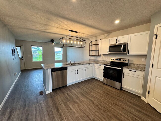 Building Photo - Dream House!! 4 Bedroom 3 Bath House in Davenport is a MUST SEE!!