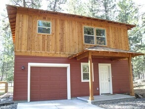 Building Photo - Peaceful 2-Bed Home on a Spacious 1-Acre Lot