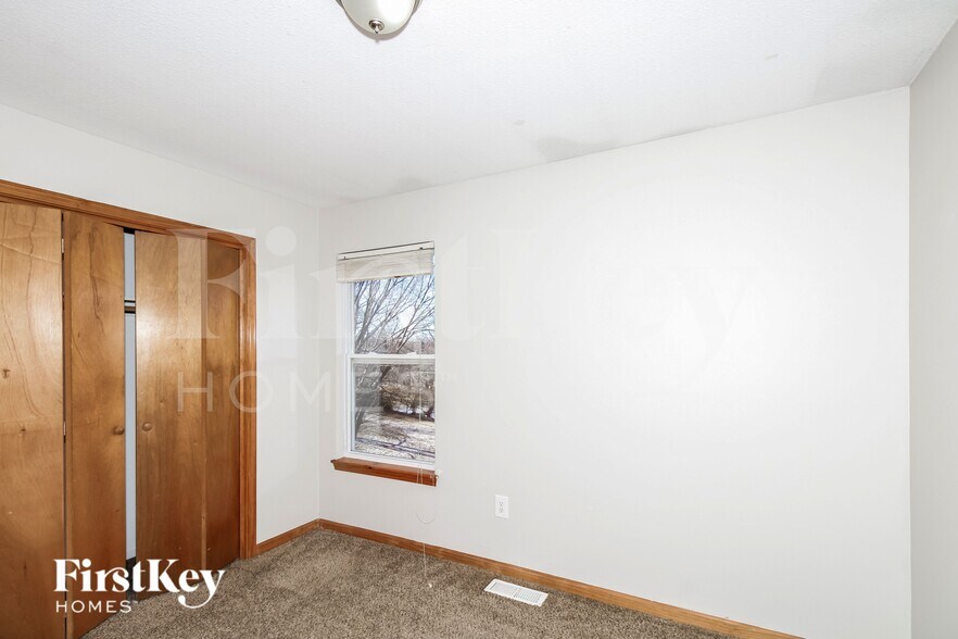 Building Photo - 410 N Titus Ave