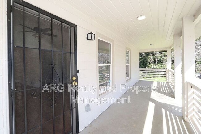 Building Photo - 1095 Ira St SW