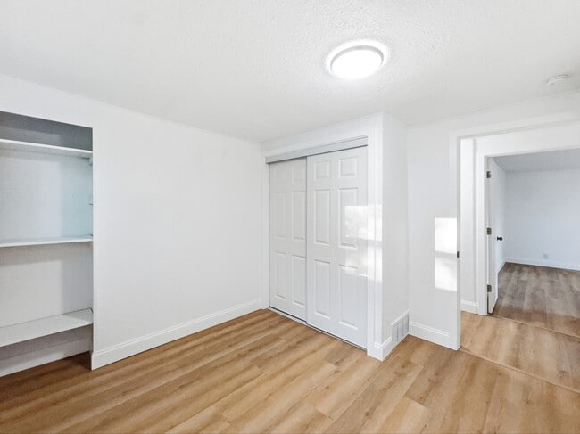Building Photo - 2124 Bernice Ave