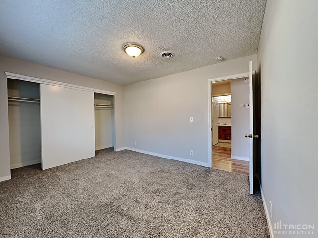 Building Photo - 1373 Hobart Dr