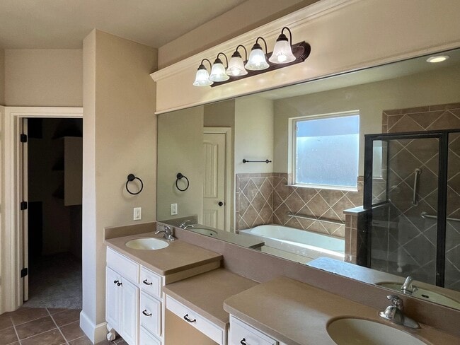 Building Photo - Lovely 4-Bed 2.5-Bath In Edmond
