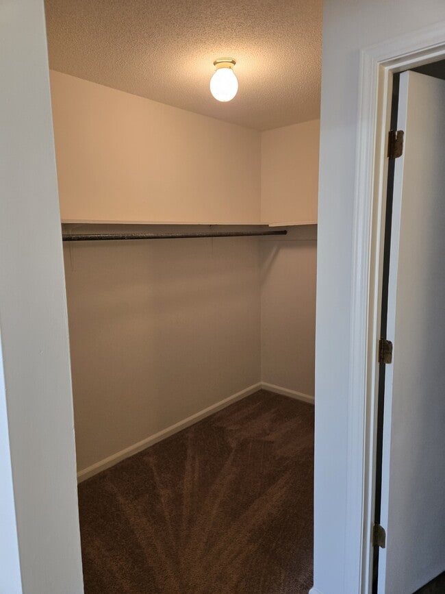 Building Photo - 3703 Southborough Rd