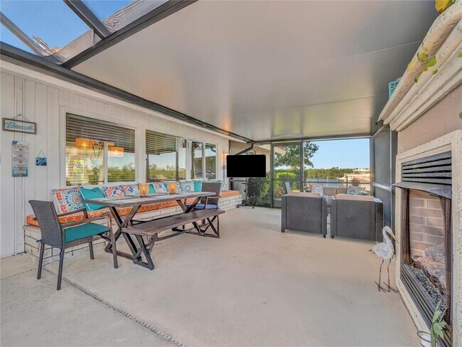 Building Photo - 10432 Sandpiper Rd W