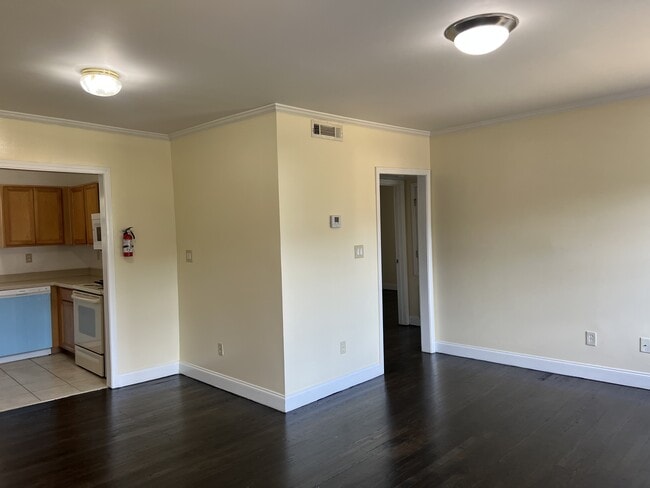 Building Photo - 2367 Cascade Rd