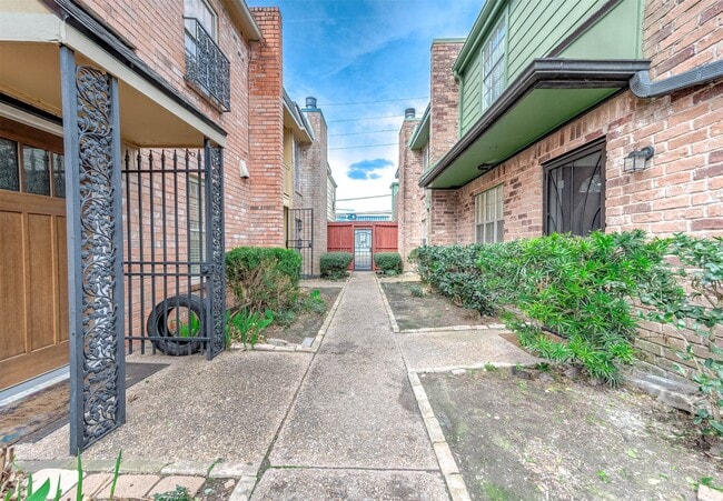 Building Photo - 5532 Beverly Hill St