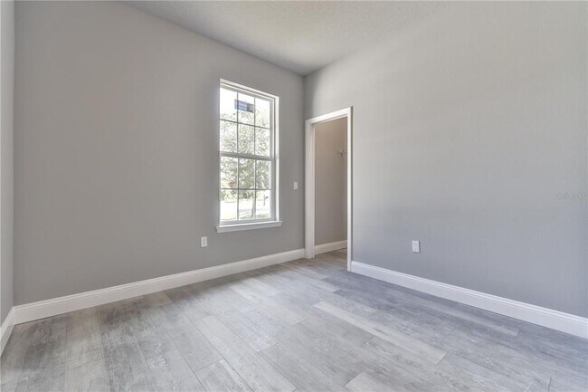 Building Photo - 19 Emmons Ln