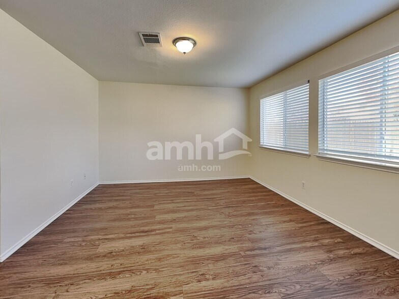 Building Photo - 11145 Franklins Tale Loop