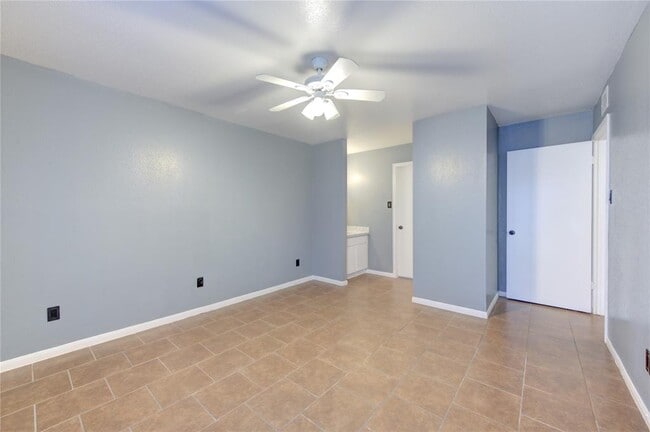 Building Photo - 12500 Sandpiper Dr