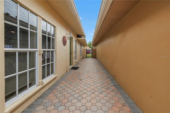 Building Photo - 2267 Heron Cir