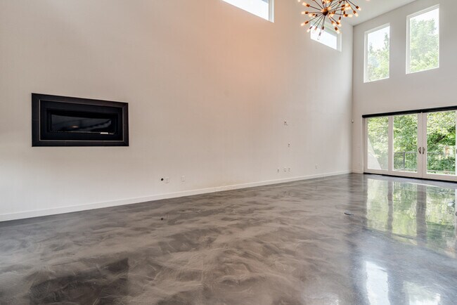 Building Photo - 612 S 58th Ct