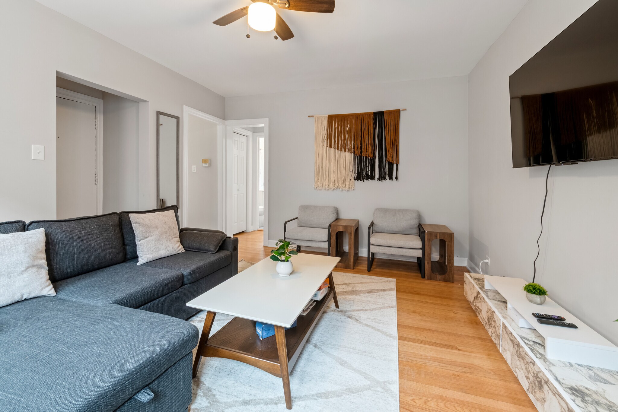 Building Photo - 6439 N Hamilton Ave