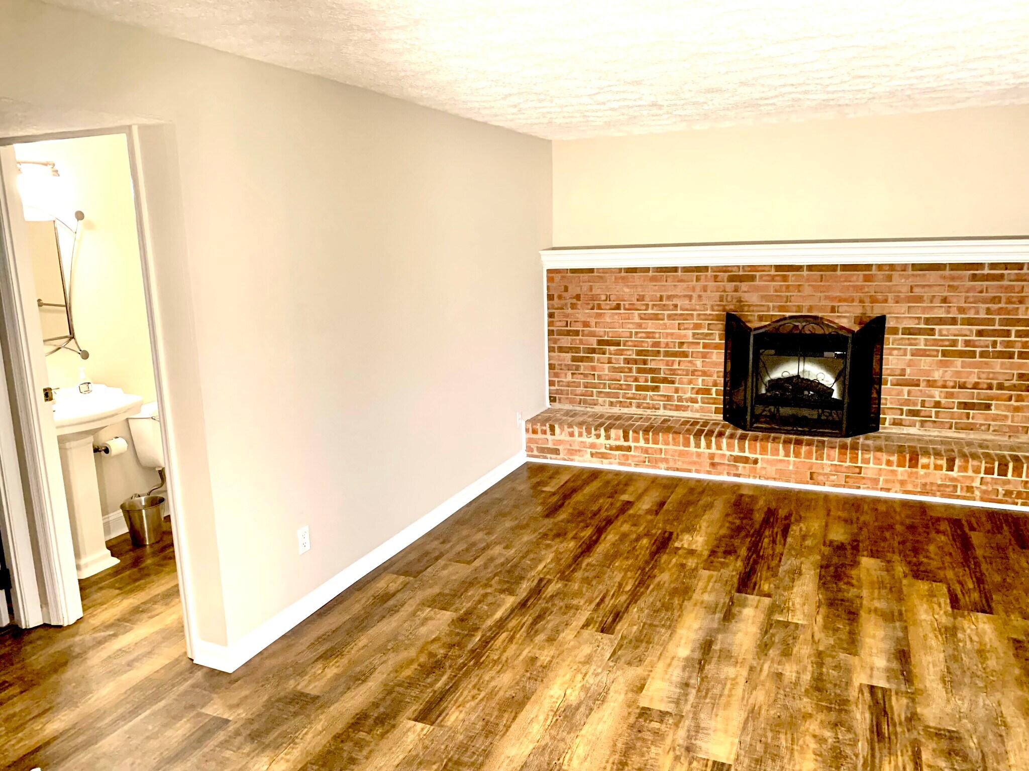 Family Room - 1891 Fernwood Pl