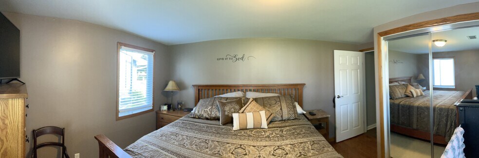 Building Photo - 165 Thistle Lea