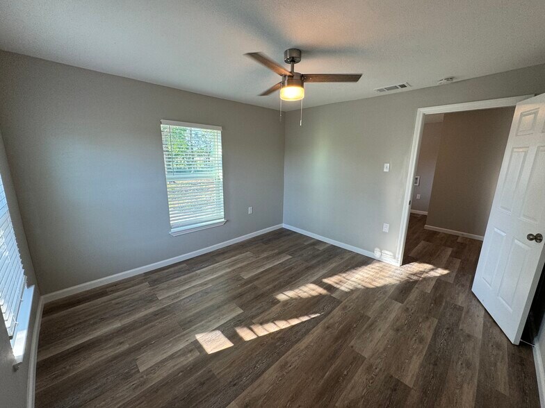 Building Photo - 1210 Southey St