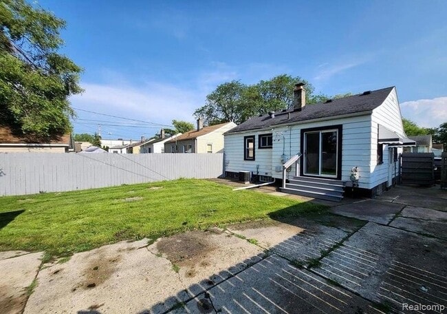 Building Photo - 1761 E Milton Ave