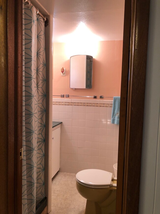 Building Photo - 1209 W Mountain Ave