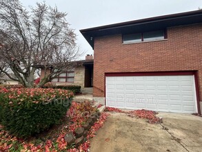 Building Photo - 7201 Englewood Dr