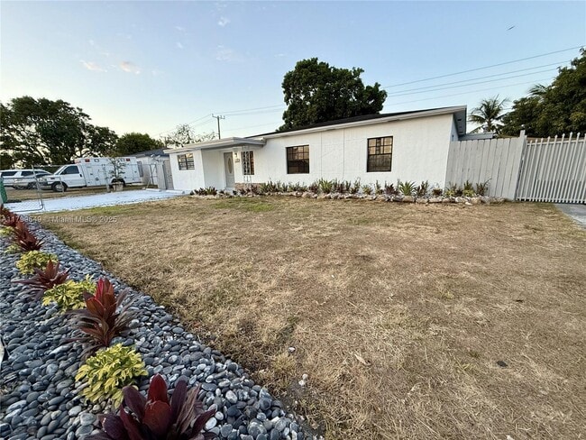Primary Photo - 14471 Lincoln Blvd