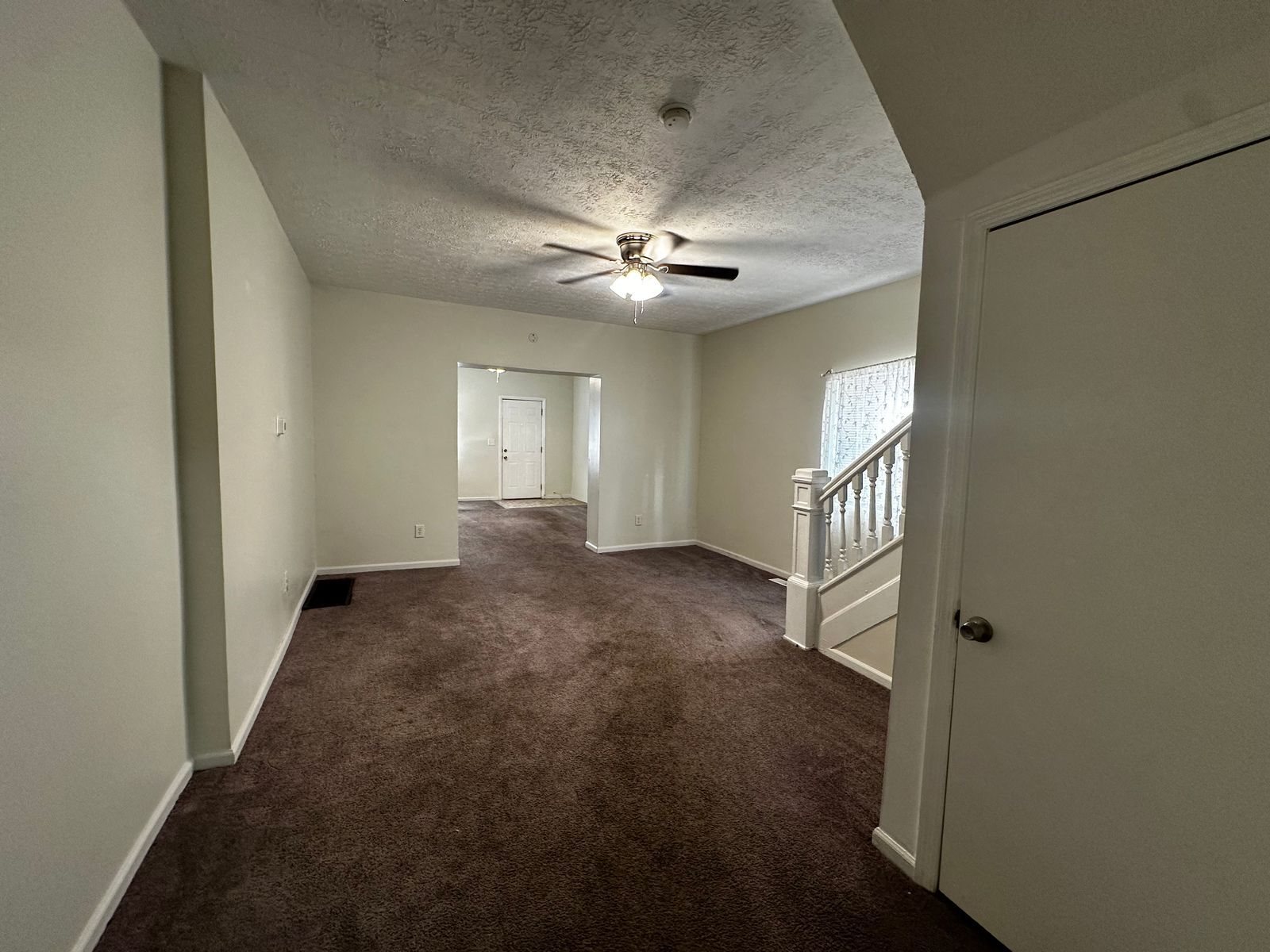 Building Photo - 913 Oakwood Ave