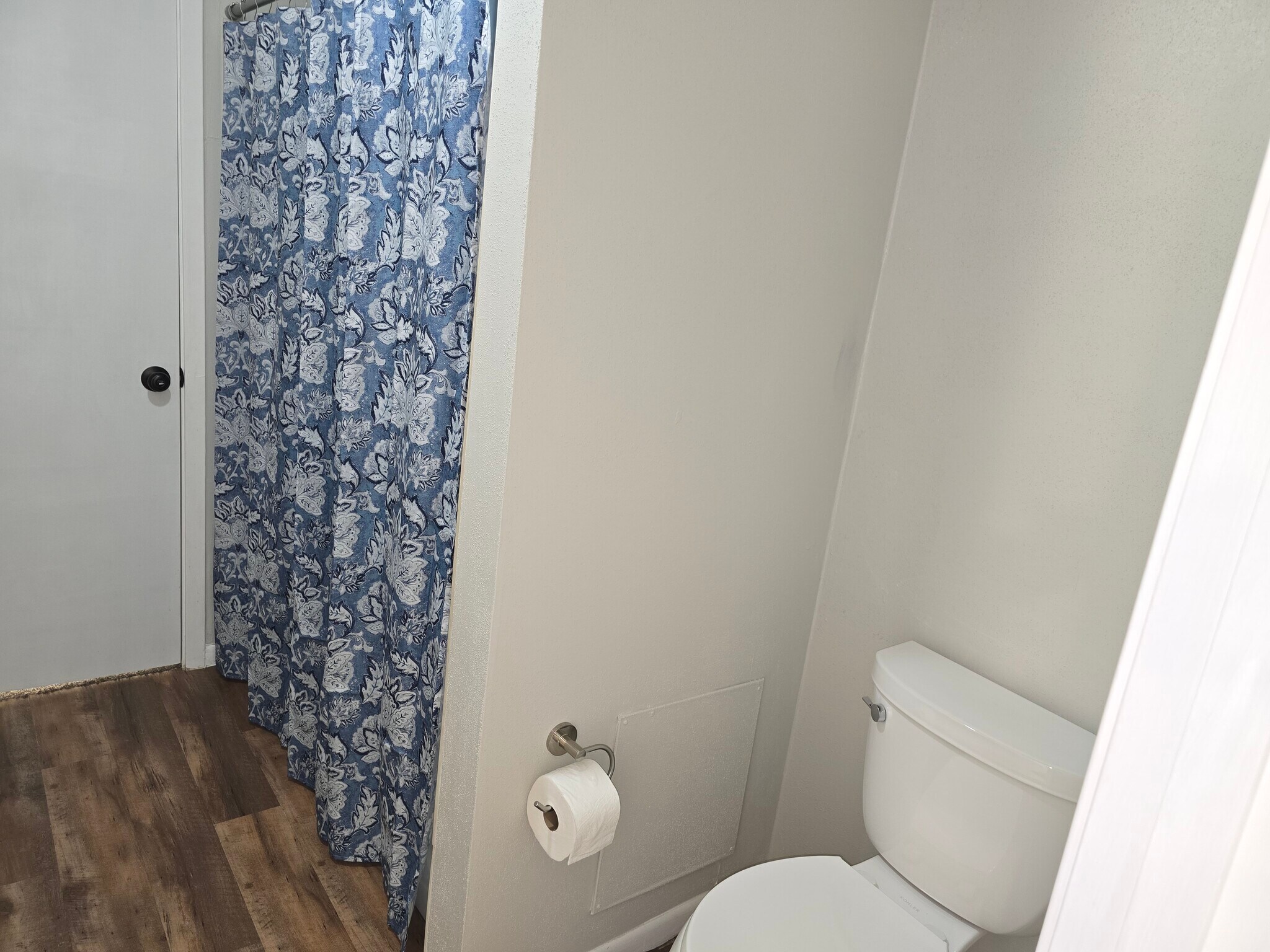 Connected bath - 465 Longmeadow St