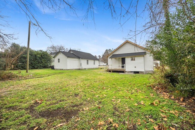 Building Photo - Two bedroom home!