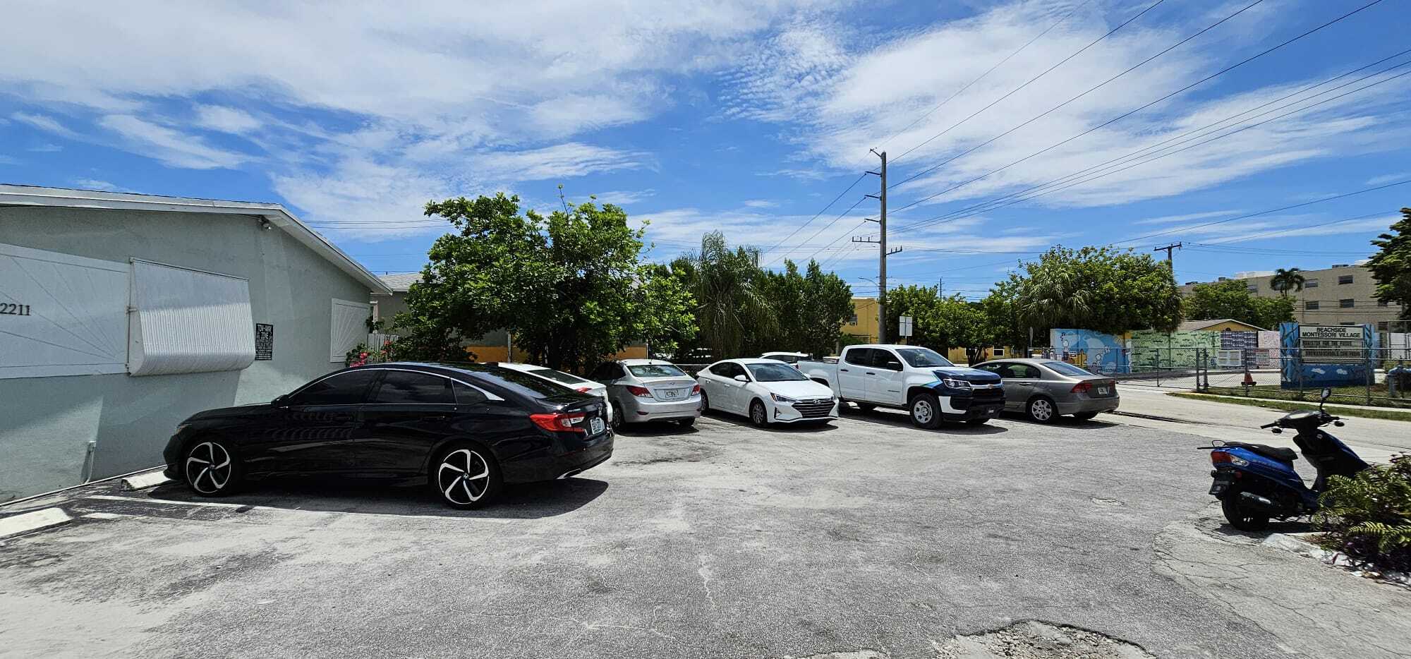 Building Photo - 2211 Lincoln St