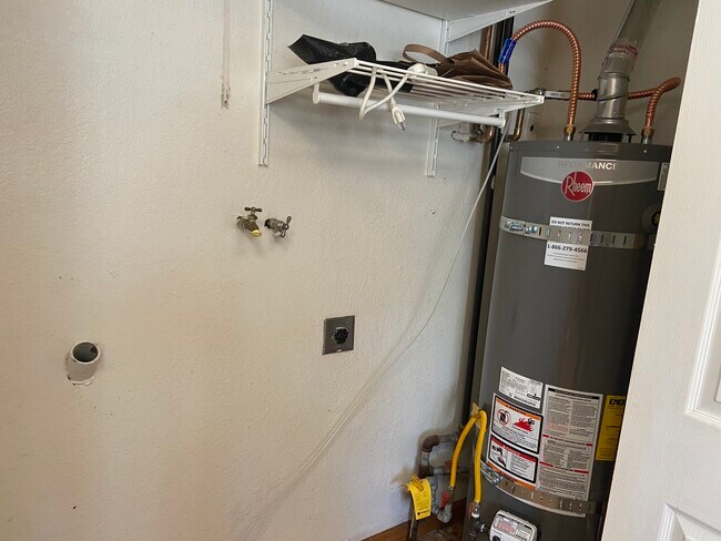 Building Photo - 2673 Wailaki St