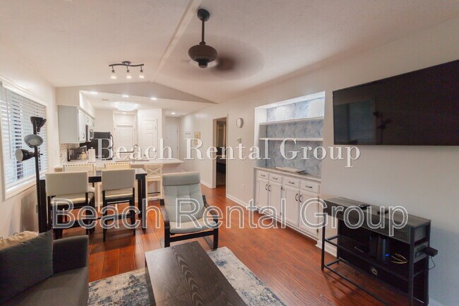 Building Photo - 4109 Pinehurst Cir