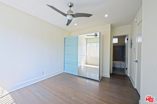 Building Photo - 3101 Arizona Ave