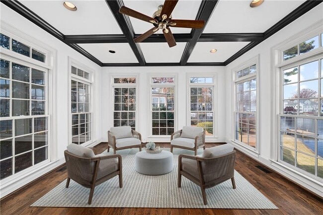 Building Photo - 135 Staghound Ct