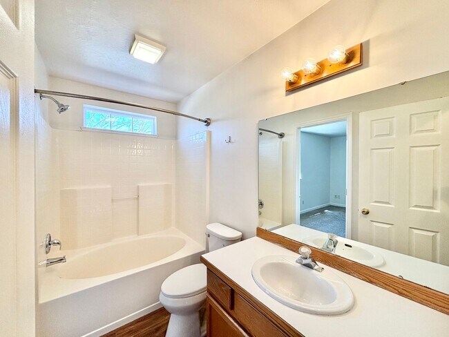 Building Photo - 3 Bed 2 Bath Home in Heart of Bozeman