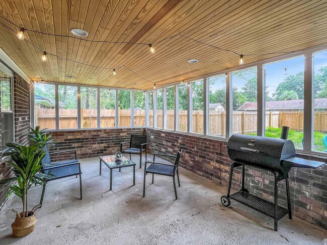 Building Photo - 1224 Crawford Way