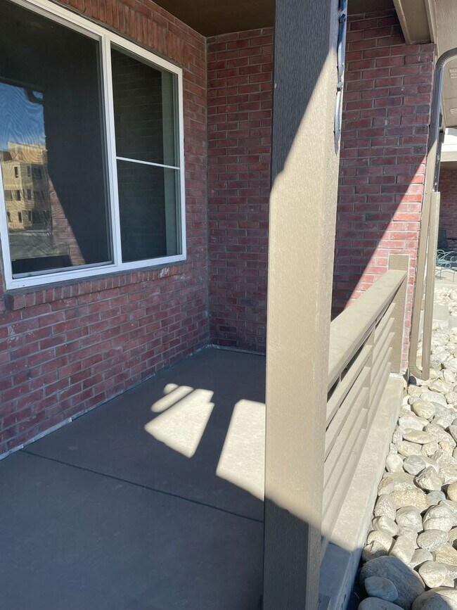 Building Photo - Updated 3 Bedroom Townhome Available July